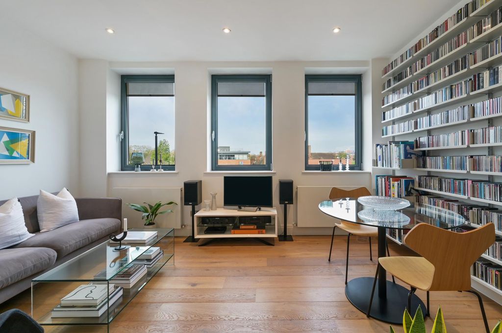 Property photo 2 of 11