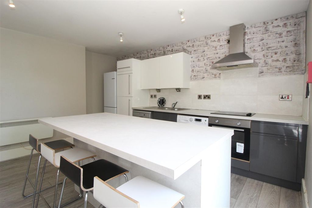 Property photo 2 of 12 16Cdaa3D-Be42-4510-A879-829751879926.Jpeg