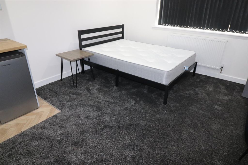 Property photo 3 of 8 78 Charter (5).Jpg