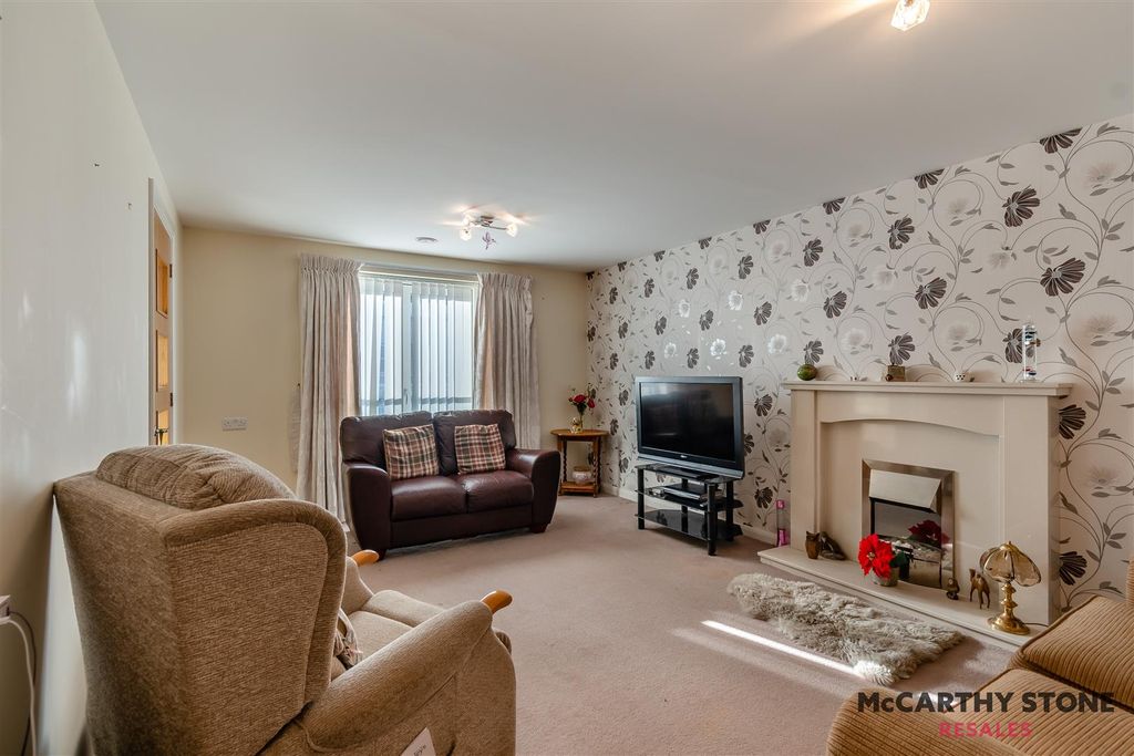 Property photo 2 of 20 8626184-Interior07.Jpg