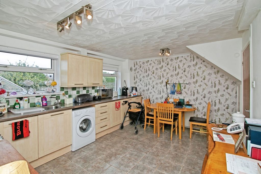 Property photo 3 of 25 Kitchen/Breakfast Rm