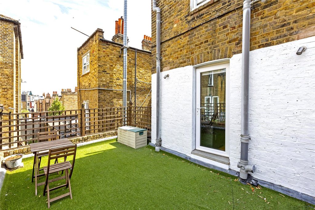 Property photo 3 of 8 Picture No. 06