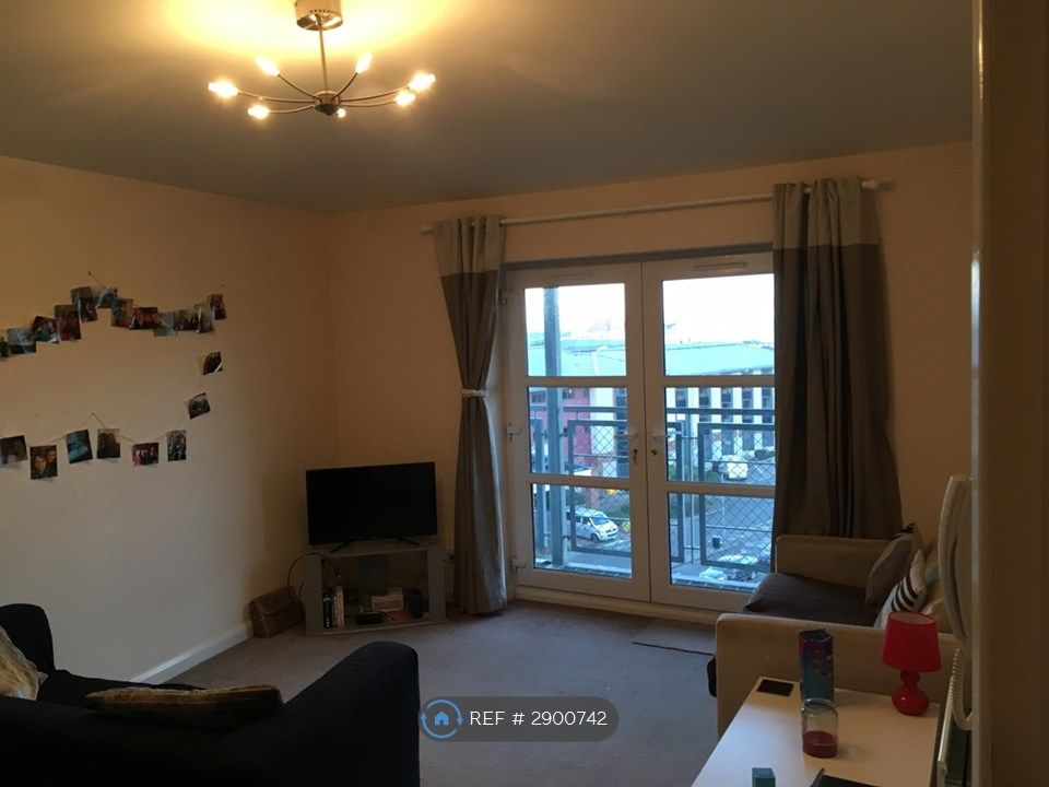 Property photo 3 of 8 Lounge