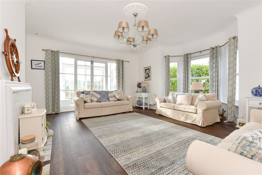 Property photo 1 of 20 Sitting Room