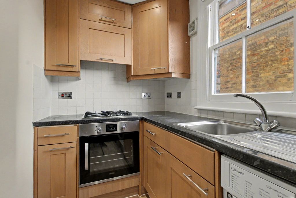 Property photo 3 of 10 3.Kitchen.Jpg