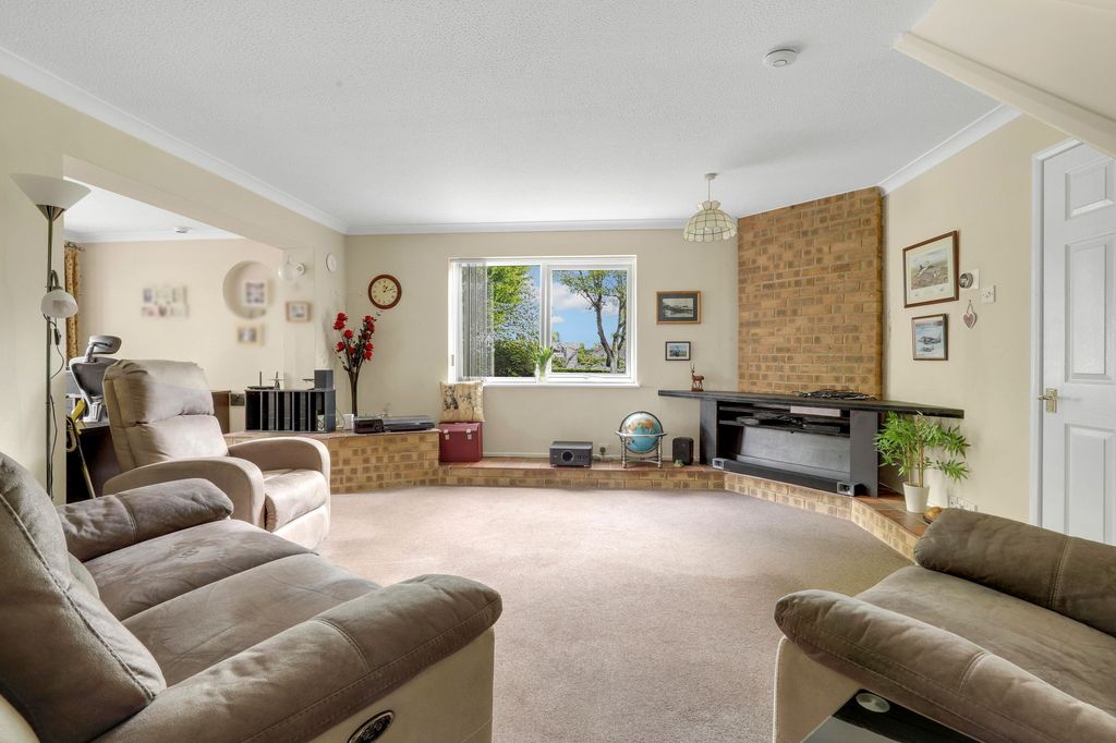 Property photo 3 of 19