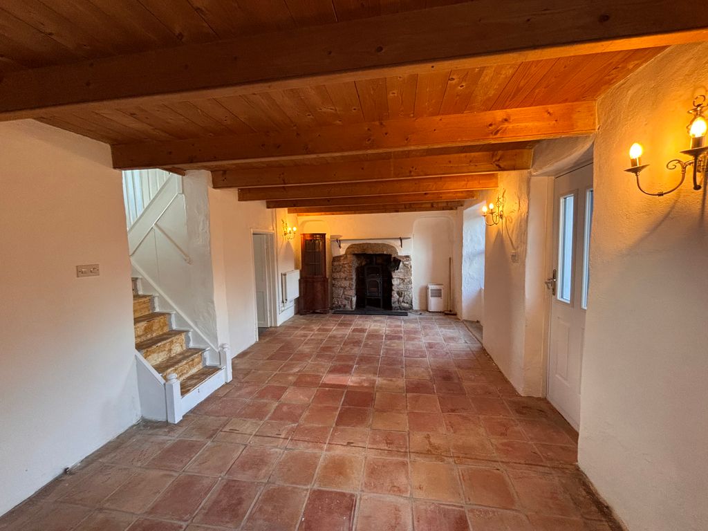 Property photo 2 of 14 Lounge