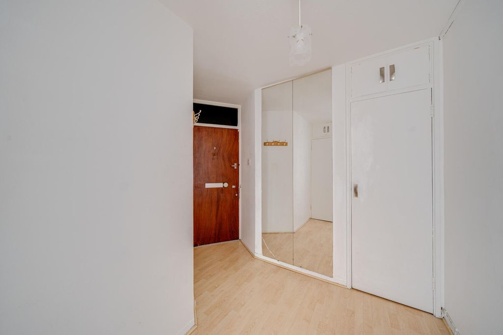 Property photo 3 of 8 Hallway