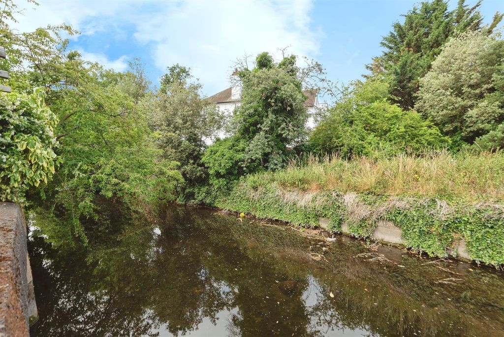 Property photo 3 of 20 Brook9Of42.Jpg