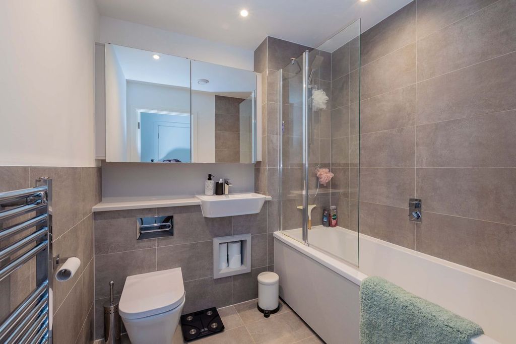 Additional image 6 of 1 bed flat for saleTrinity Place, Park Street, Maidenhead SL6