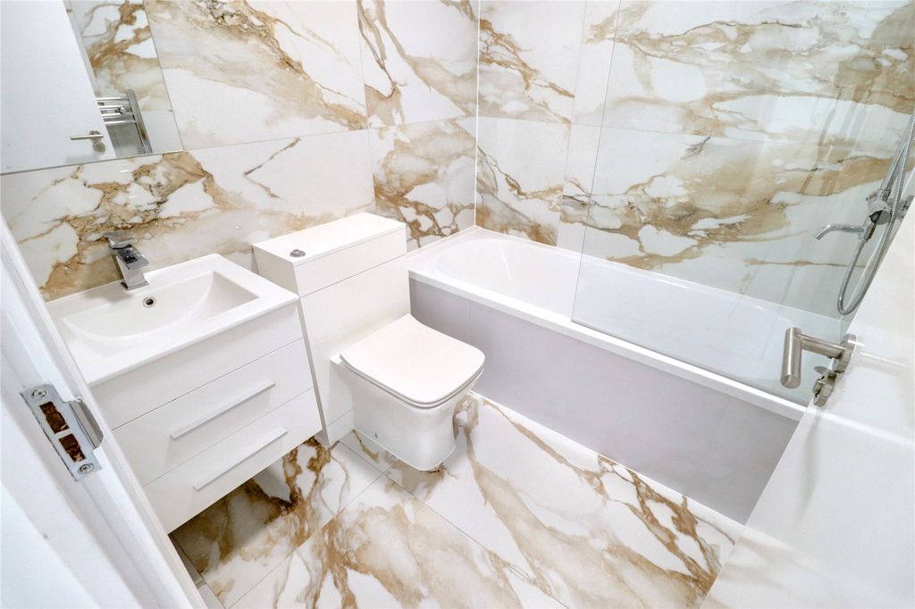 Property photo 3 of 4 Picture No. 04