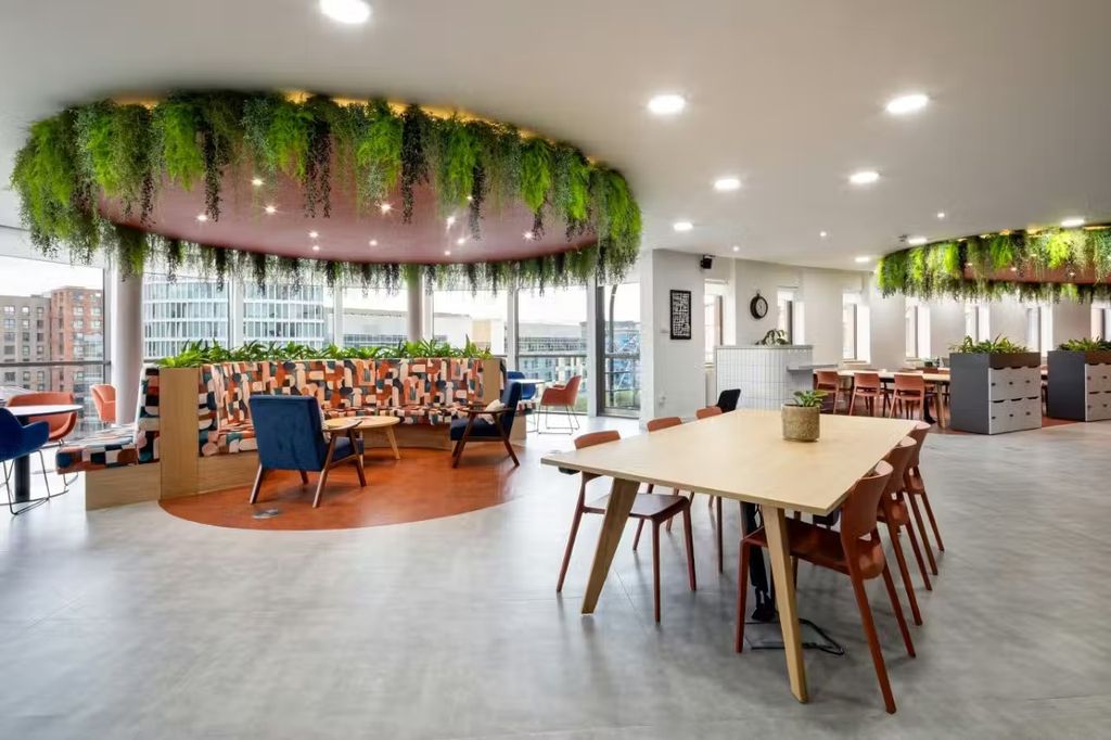 Property photo 2 of 14 Breakout Space