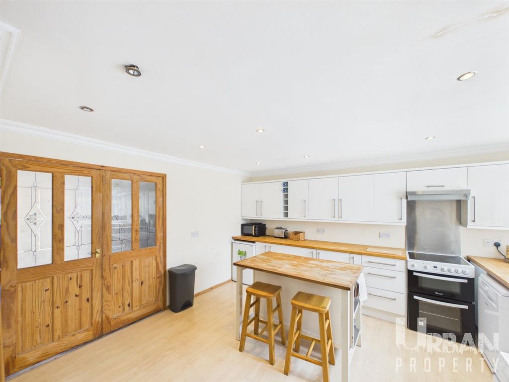 Property photo 3 of 14 Cam03038G0-Pr0238-Still003.Jpg
