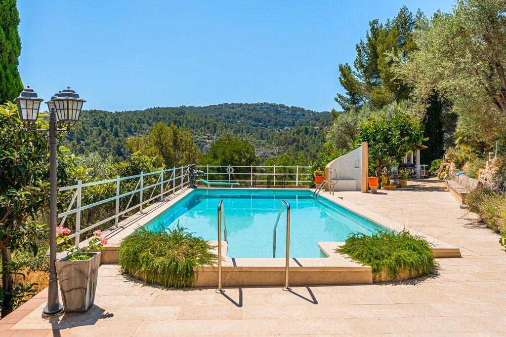 Property photo 3 of 18 Pool