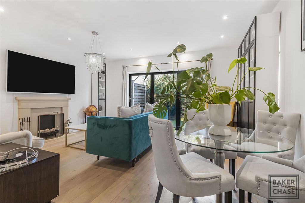 Property photo 2 of 22 Kitchen / Lounge (Open-Plan)