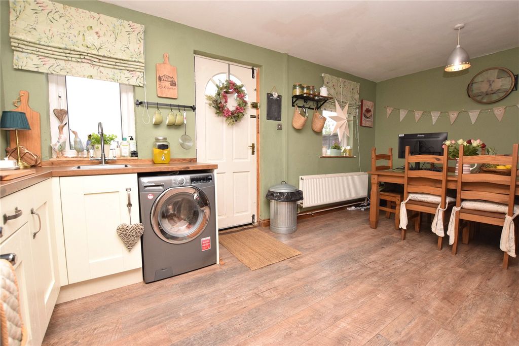 Property photo 3 of 16 Picture No. 11