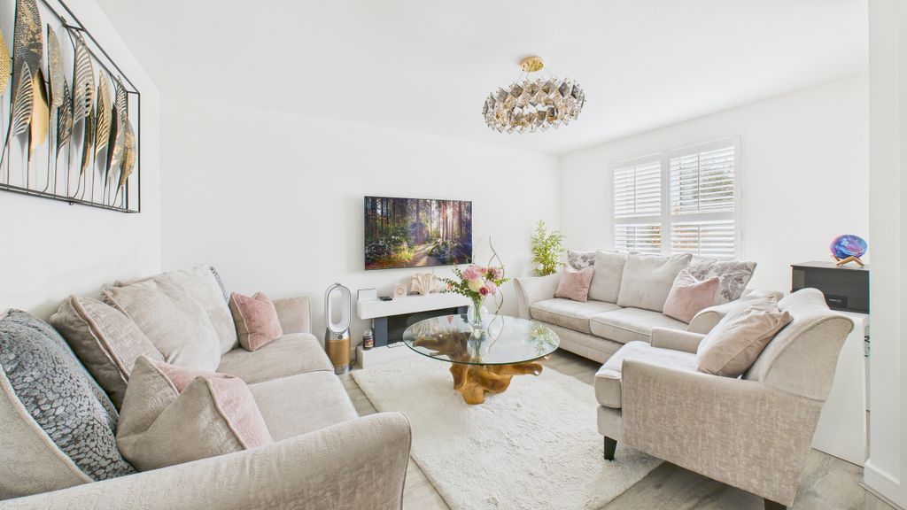 Property photo 2 of 17 Cam04968G0-Pr0082-Still001