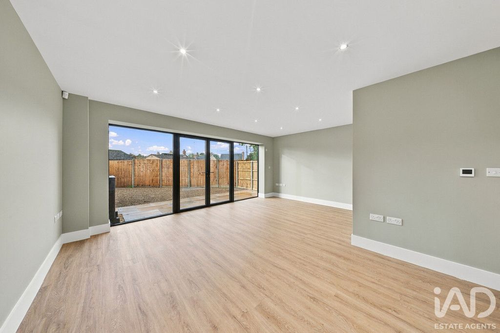 Property photo 2 of 38