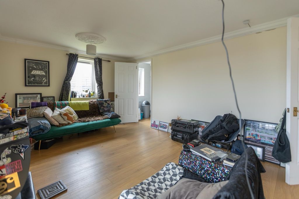 Property photo 2 of 21