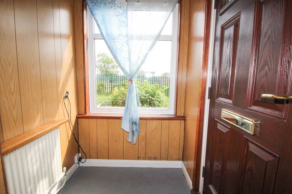 Property photo 2 of 9 Entrance Porch