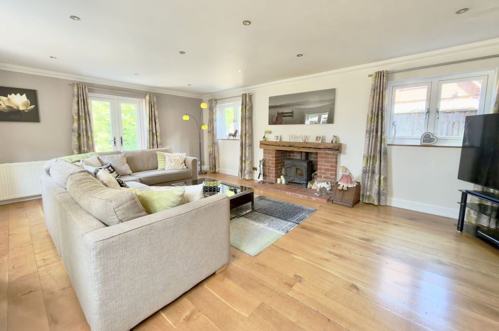 Property photo 2 of 35