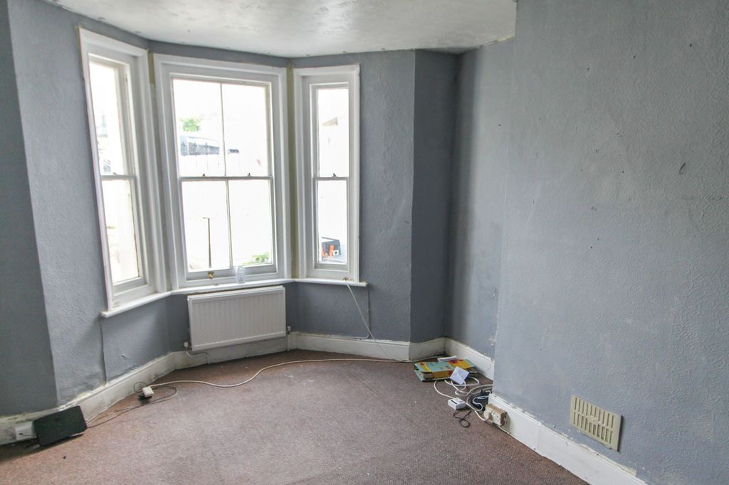 Property photo 3 of 11 4 Aldborough Road, St. Leonards-On-Sea East Sussex    Tn37 6Se