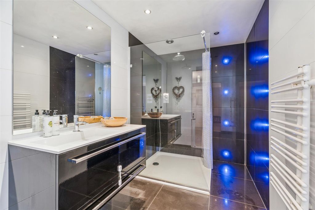 Additional image 16 of 5 bed detached house for saleHeath Road, Leighton Buzzard, Bedfordshire LU7