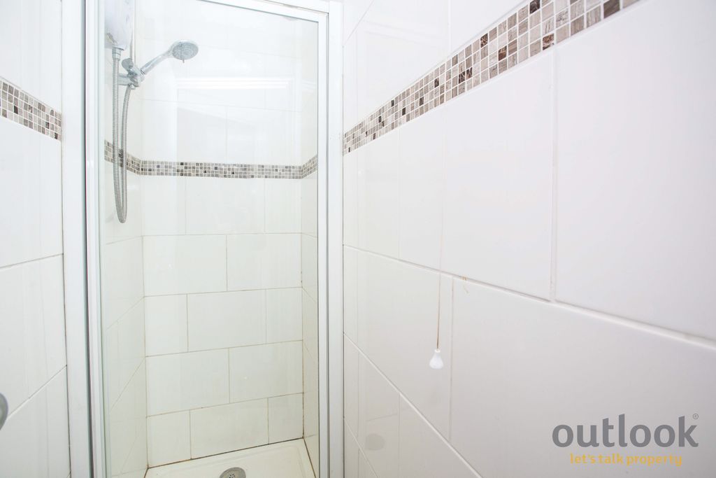 Property photo 3 of 7 Bathroom