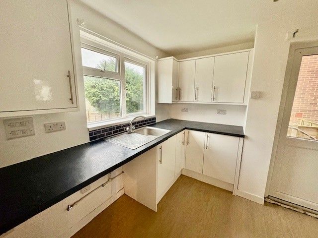 Property photo 3 of 9 Kitchen