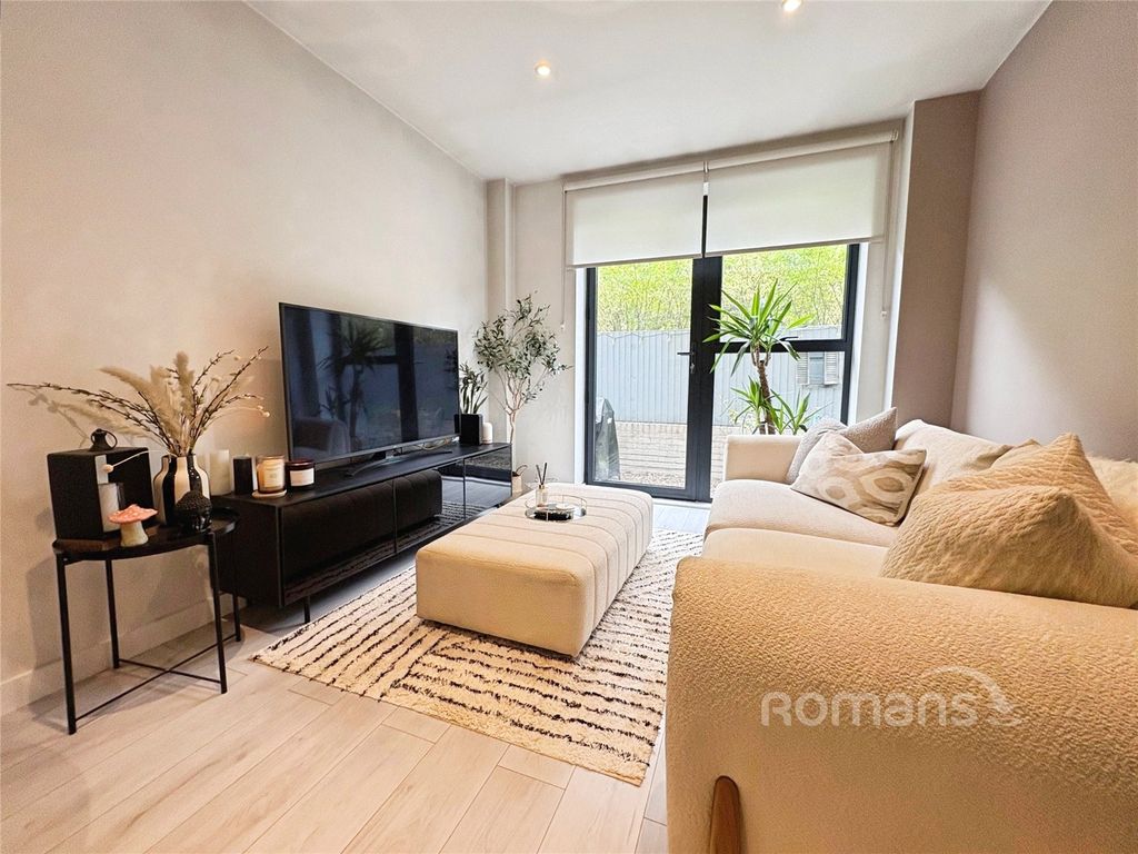 Property photo 2 of 15 Picture No. 14