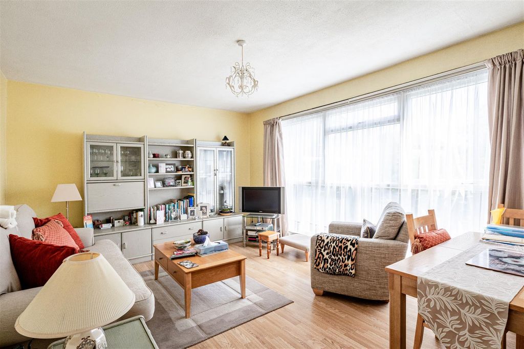 Property photo 1 of 5 Oxbridge Court-1.Jpg