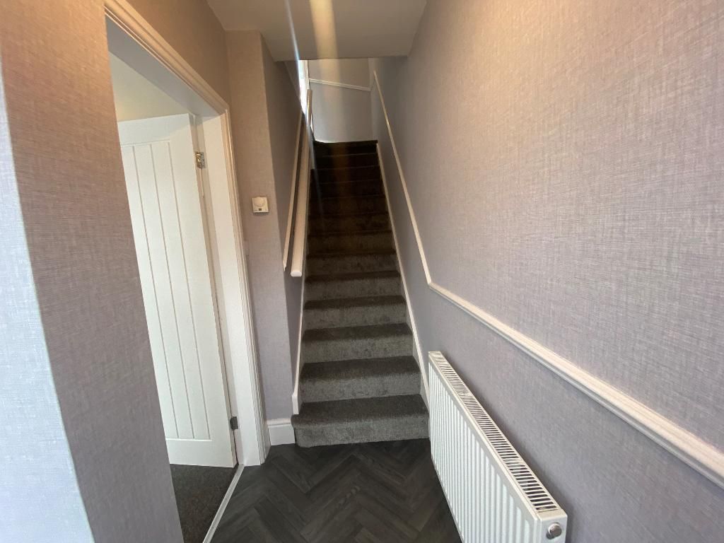 Property photo 3 of 14 Entrance Hall
