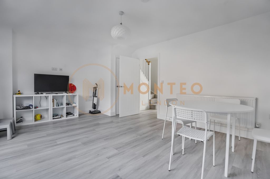 Property photo 2 of 22