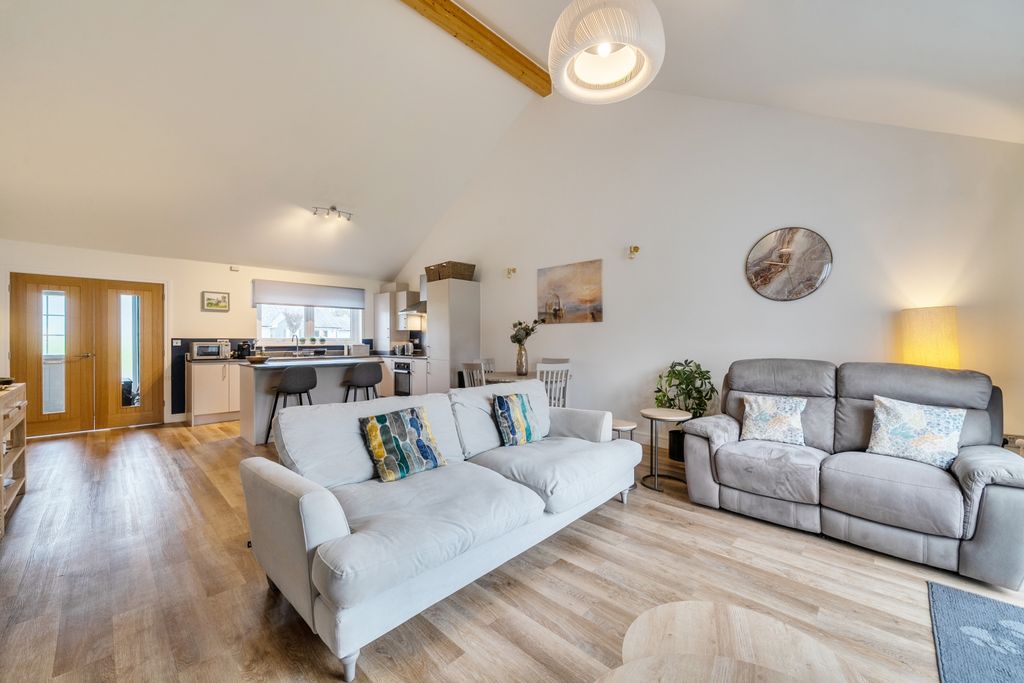 Property photo 2 of 20 1365784-12-68F2064B64F9A