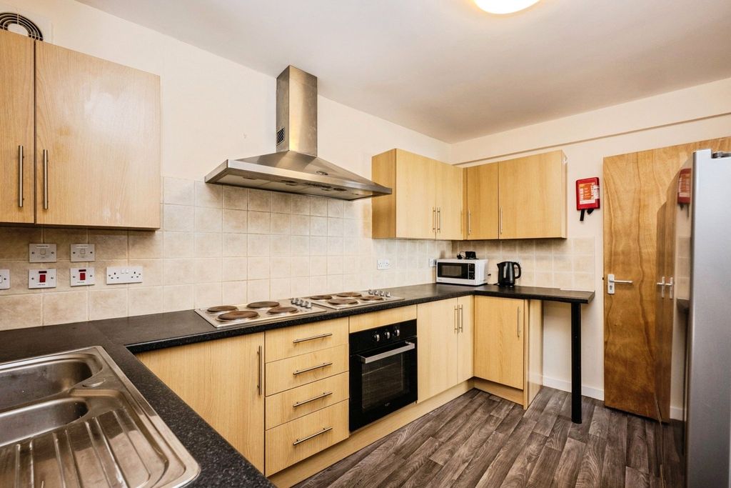 Property photo 3 of 20 Pbox-Img.Jpg