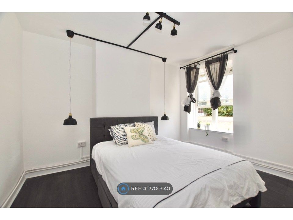 Property photo 2 of 11 Master Bedroom