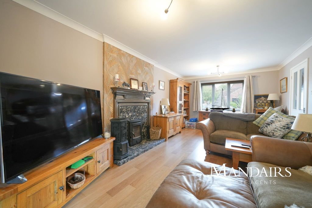Property photo 3 of 28