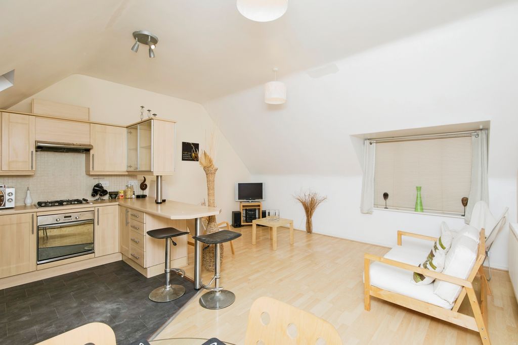 Property photo 3 of 17 Lounge/Kitchen