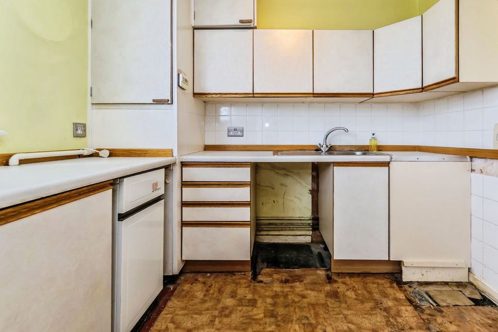Property photo 3 of 17 Pbox-Img.Jpg