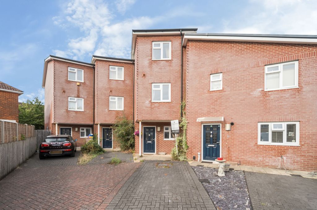 Property photo 1 of 13 1343499-10-68Aed2...