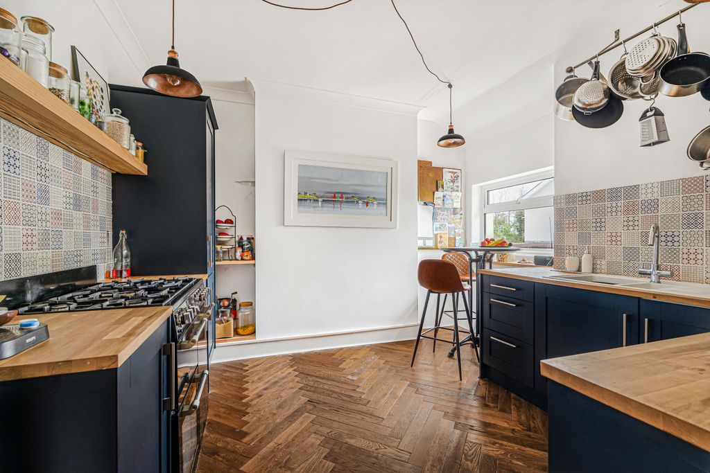 Property photo 3 of 23