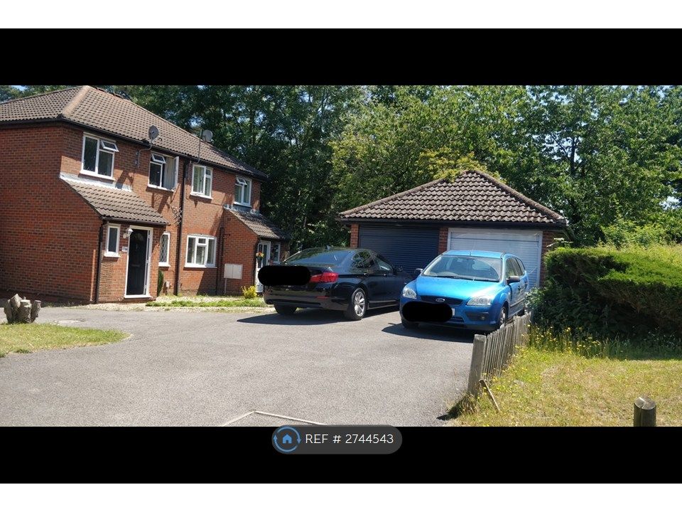 Property photo 2 of 18 White Garage And Two Car Parkings In The Front