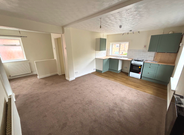 Property photo 2 of 5 Living Room/Kitchen