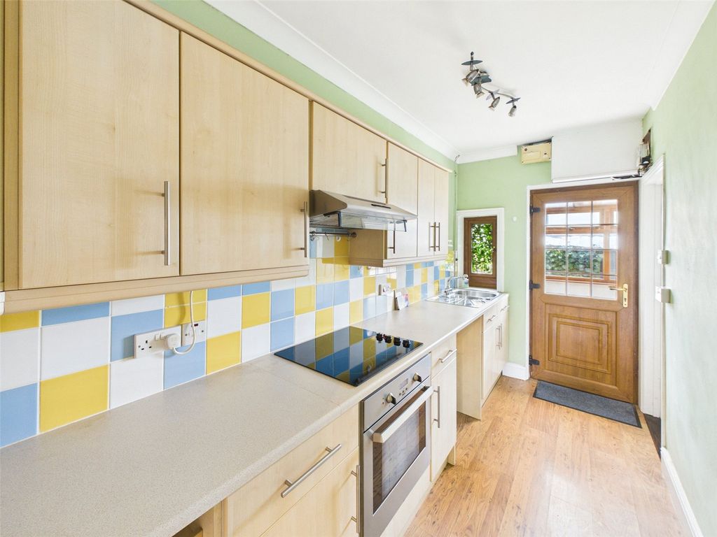 Property photo 2 of 18 Picture No. 15