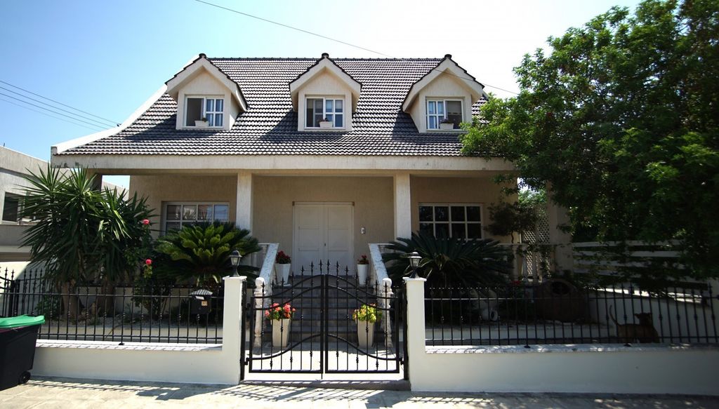 Property photo 1 of 32