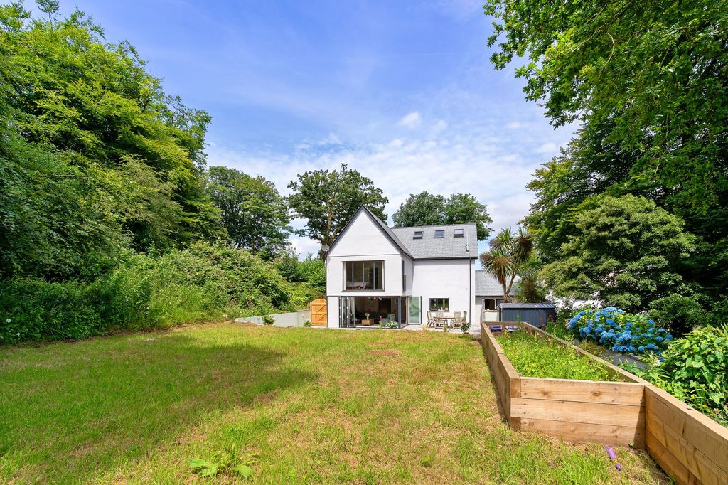 Property photo 2 of 32