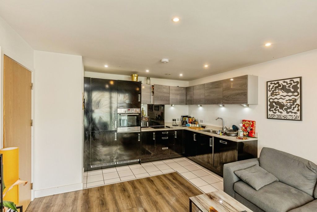 Property photo 3 of 10 Pbox-Img.Jpg