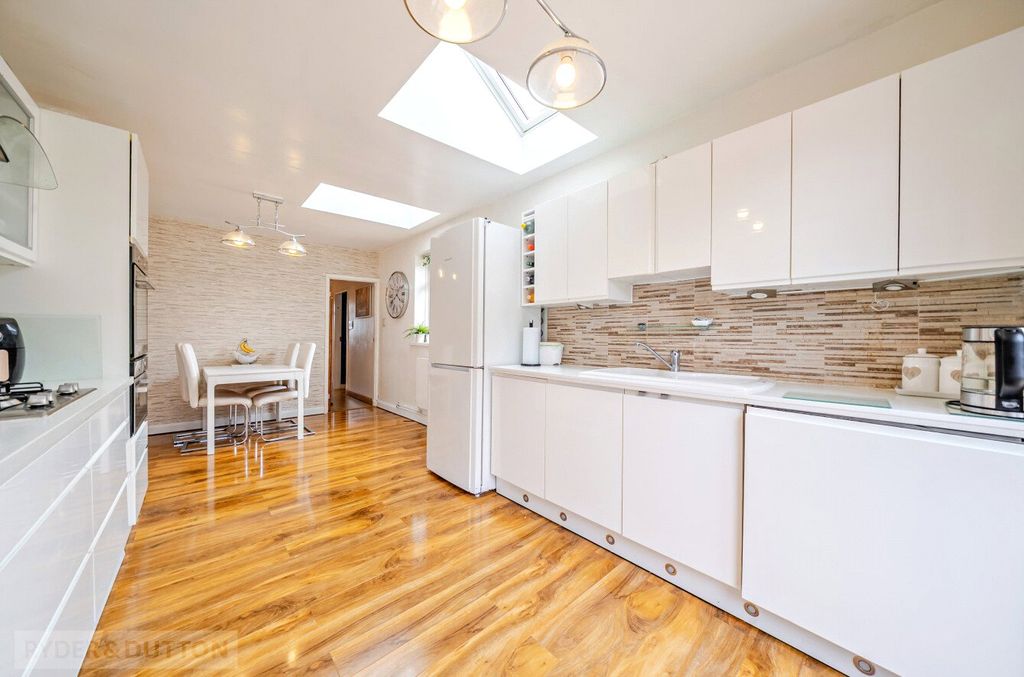 Property photo 3 of 21 Kitchen