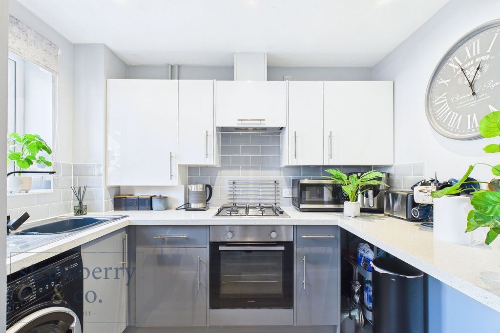 Property photo 3 of 26 Kitchen Area
