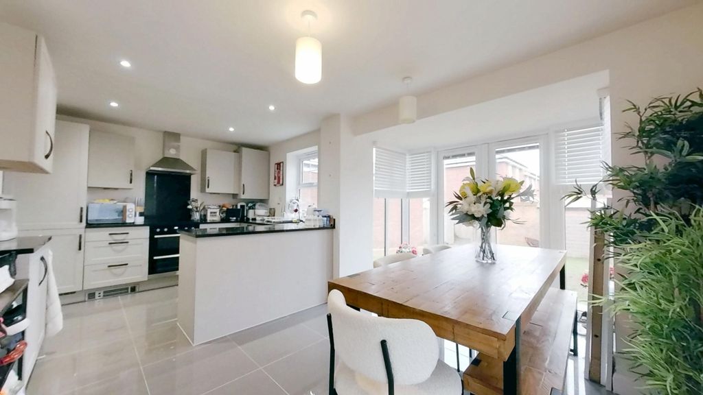 Property photo 3 of 18 Photo 13